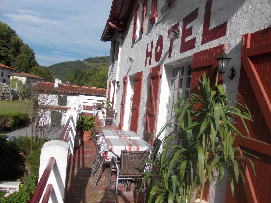 Hotel Le Clementenia Arneguy Экстерьер фото