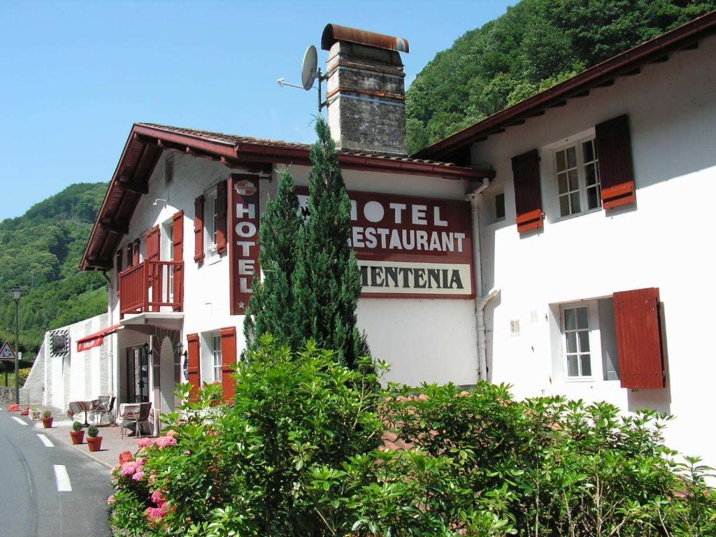 Hotel Le Clementenia Arneguy Экстерьер фото