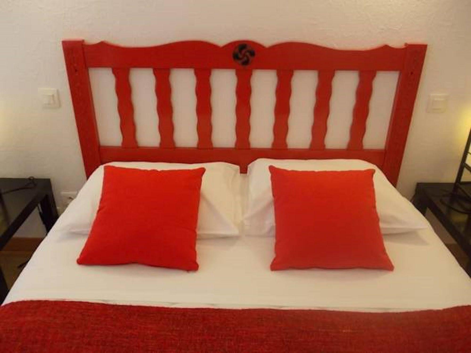 Hotel Le Clementenia Arneguy Экстерьер фото